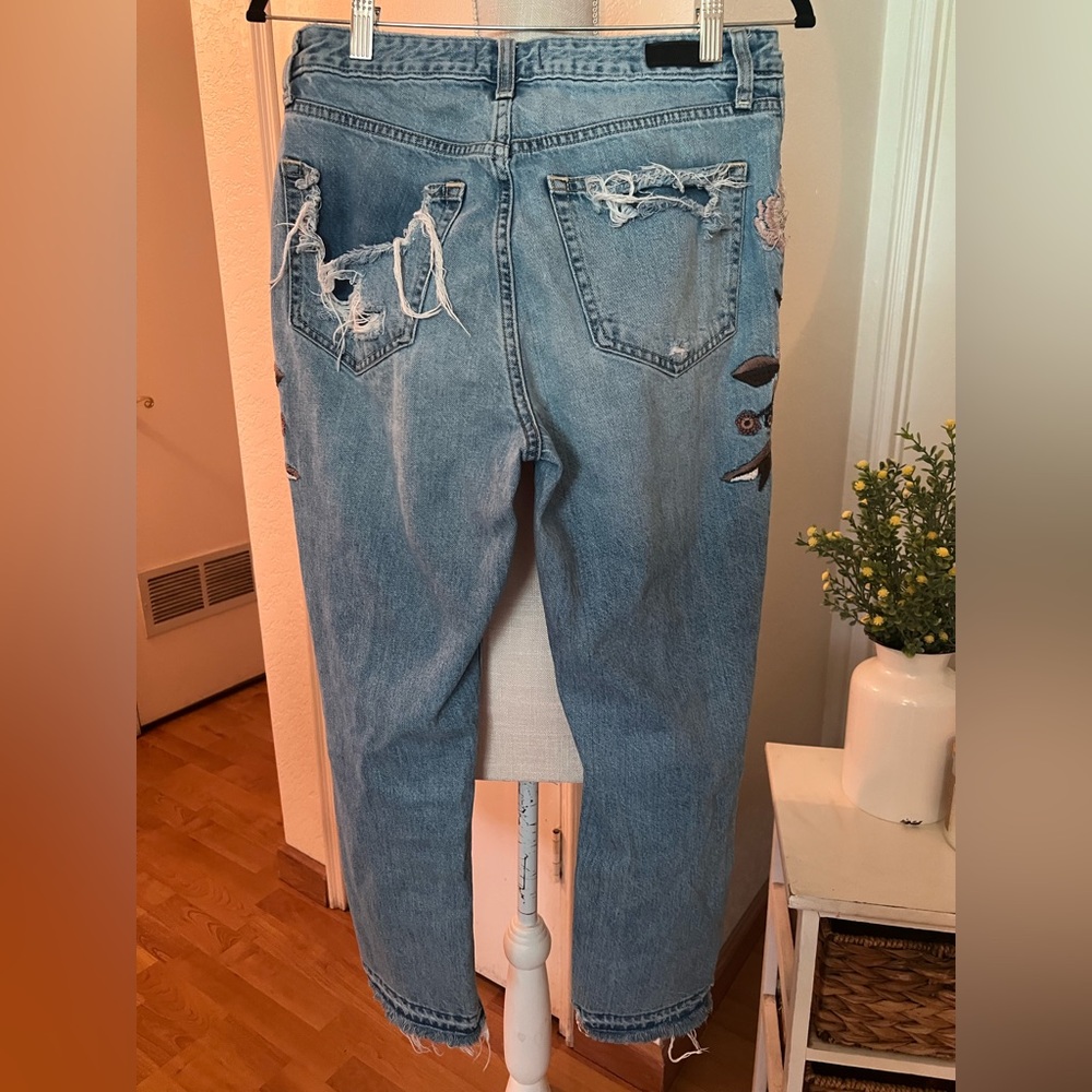 Abercrombie & Fitch Light Blue Embroidered Cropped Jeans - Picture 2 of 3